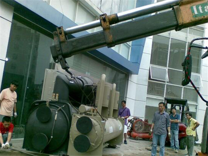 大足区随车吊和汽车吊的核心区别是什么？哪种更省钱？